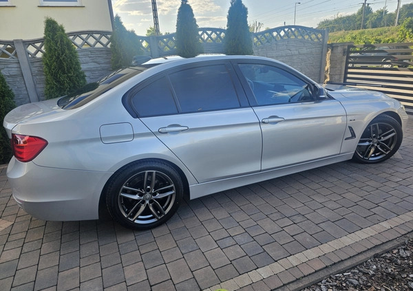 BMW Seria 3 cena 49900 przebieg: 250000, rok produkcji 2012 z Sieradz małe 106